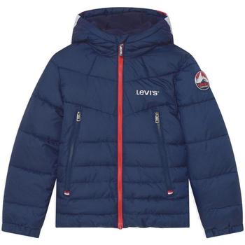 Takit Levis - 8 vuotta