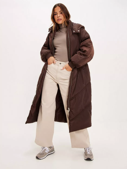 Pieces - Pitkät takit - Chicory Coffee - Pcfelicity Long Puffer Jacket - Takit - coats